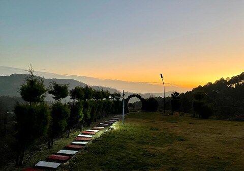 Banlekhi Cottages | Valley & Sunrise Views