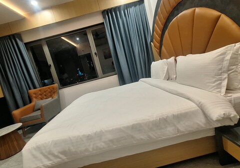 HOTEL SHREE RADHE DWARKA