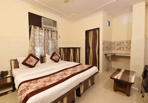 OYO 22322 Hotel Discovery Inn