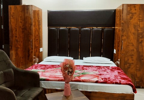 MOTEL RAJMANI LPU LAW GATE