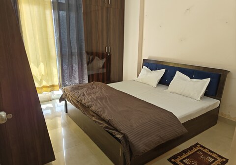 Spacious 2 Bedroom Stay | Near Medanta & Lulu Mall