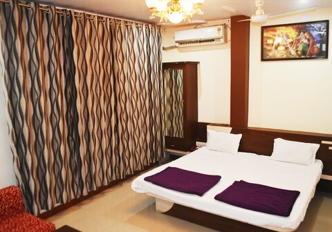 HOTEL JAINSONS