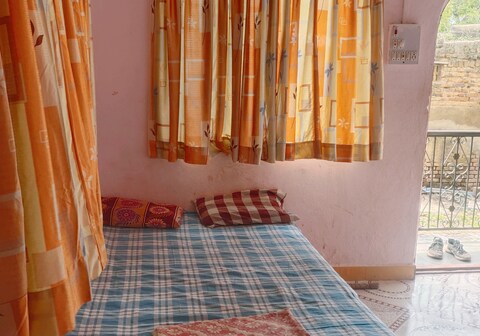 Radhesham bhakt niwas