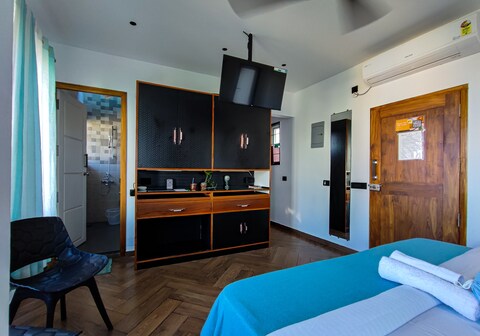 Mel Ville Service Apartment | Kitchen & Wi-Fi