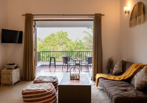 Coco Loco Boho 2BHK Pool Riviera Saphire