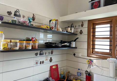 Cozy studio room with kitchen and WiFi By ANI Living Spaces