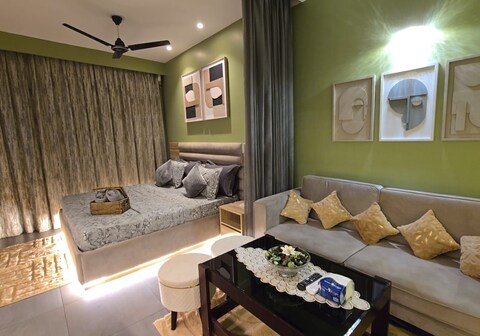 The Cozy Geek on 40th floor