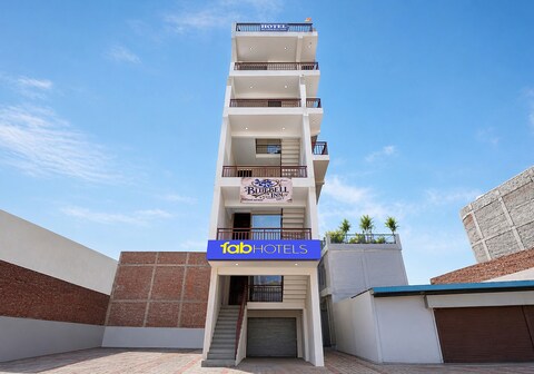 FabHotel Blue Bells