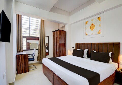 Collection O Prayag Railway Junction