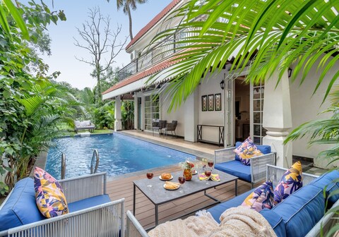 tisyastays | Villa Firefly 4BHK Lux with Private Pool, Close to beach