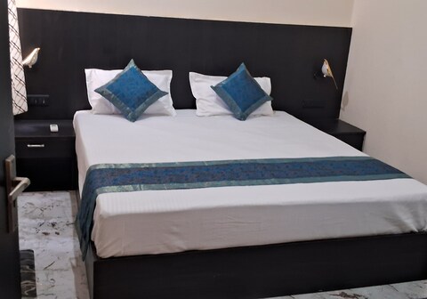HOTEL PRATYAKSH DARSHAN