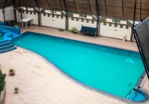 HOTEL DAAVILLA (WITH SWIMMING POOL), Guwahati