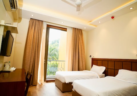 UDS Villa - Next to VFS, Walking to Connaught Place