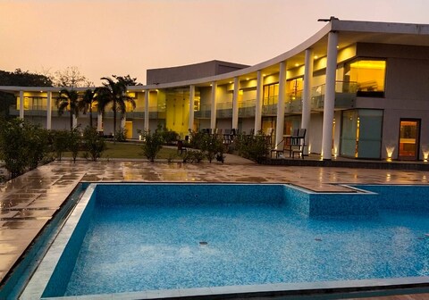 Arvind Alcove Club by FMS