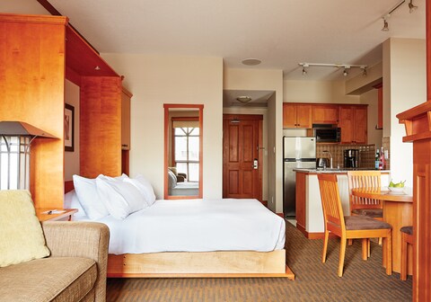 Pan Pacific Whistler Mountainside