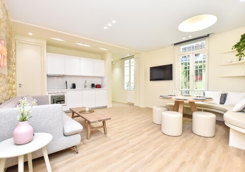 Spacious apartment - 3BR/8P - Moulin Rouge