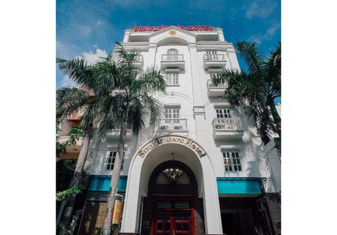 Sunflowers Hotel Airport