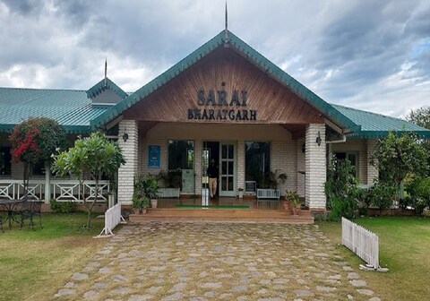 Hotel Sarai Bharatgarh