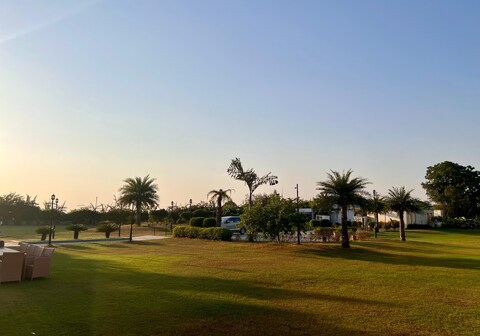 Gazibo | Elegant Farm Stay with Swimming Pool