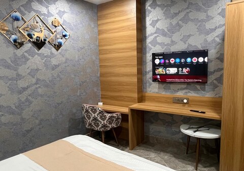 Royal High Stay..