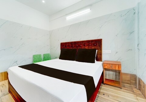 Hotel O Everest
