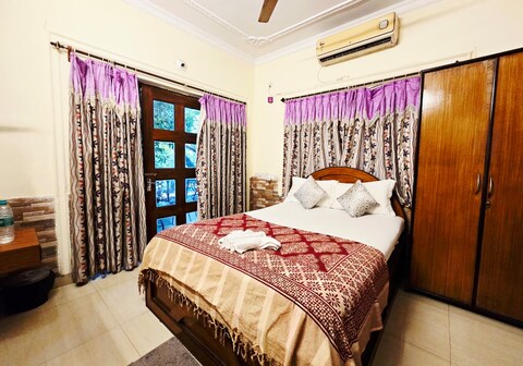 CS Guest House 2 Min walk from Saltlake Sector V Metro
