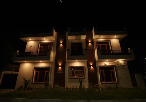 LA CASA INN Sector 78 Near Fortis