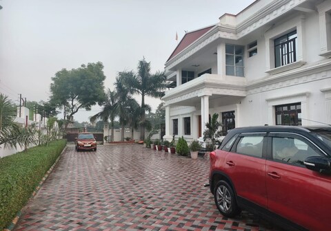 Shri Vasudev Palace