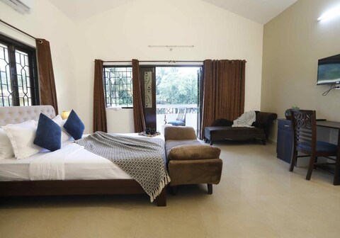 4 BHk Privat Pool Villa Near Candolim & Casino