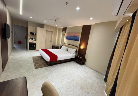 Hotel Saffron Suites