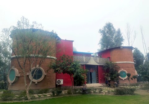 Shaws Exclusive 6 BHK Celebration Villa by GRB