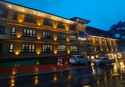 THE MANSAROVAR HOTEL AND BANQUET