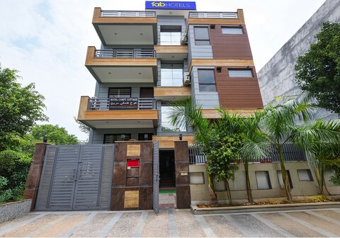 FabHotel Comfy Cottage