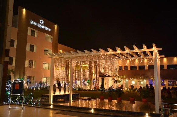 HOTEL ROYAL PLAAZA