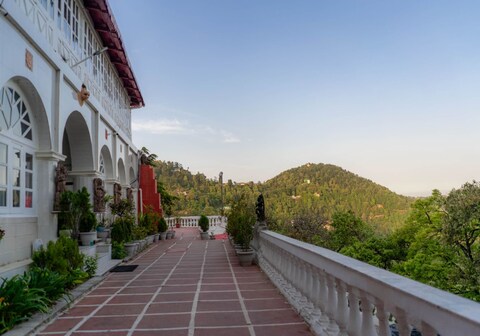 Arvelia Colonial George Everest Luxe By Da Alohas