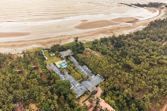 Foxoso LA Beach Resort