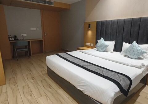 THE FOUR SEASONS HOTEL AND RESTAURANTS