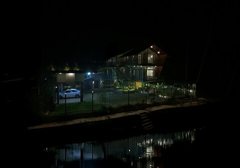 V Zone River Edge | River View