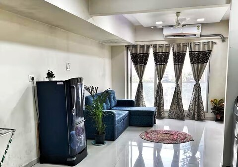 1BHK-Entire Home Near Kokilaben Dhirubhai Ambani Hospital Andheri W