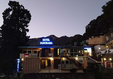 PANORAMA ON THE MALL ROAD