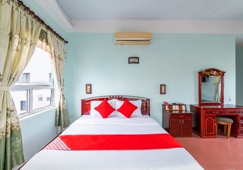 Super OYO 266 Golden Gate