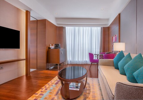 كراون بلازا ماكاو باي آيتش جي