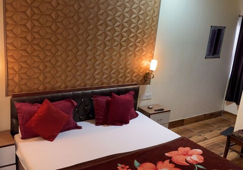 Kulhan Heights Homestay | Rooms & Kitchen