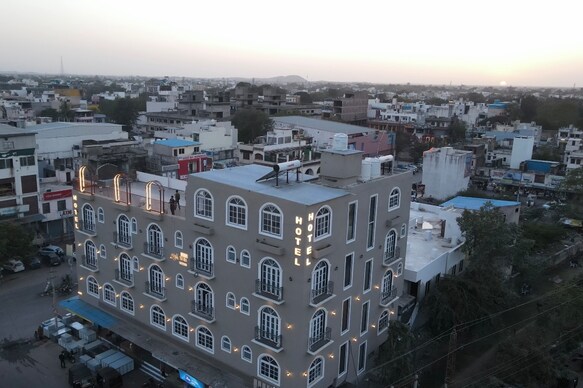 Hari Leela Fort View Palace