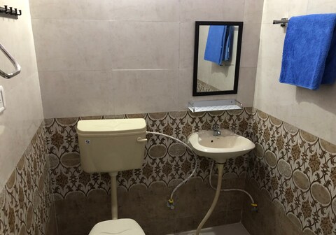 CHARMI ROOMS AND RESTAURANT