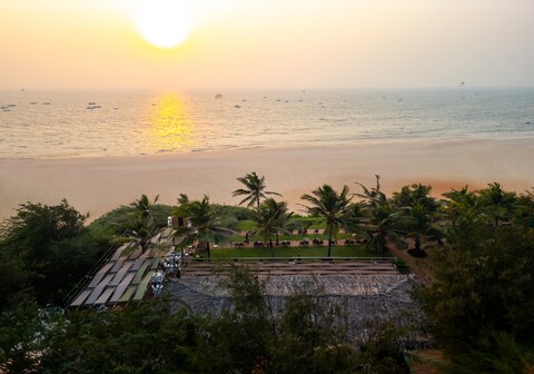CHALSTON BEACH RESORT