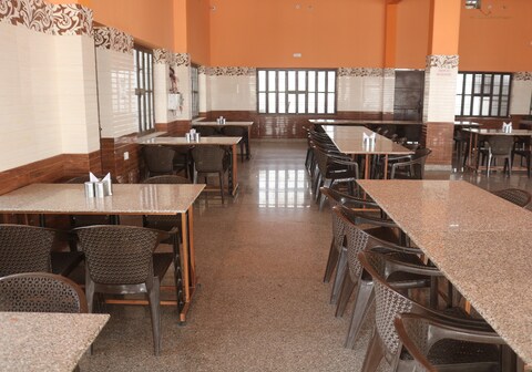 Mahadev Resturant & House