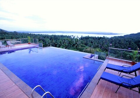 Mulberry Suites Vagator beach road