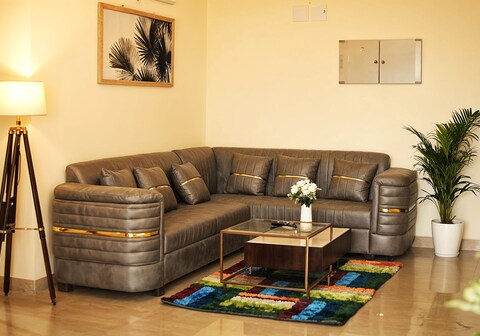 Skydeck Apartment |1BHK Near Taj by Homeyhuts-2