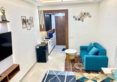 Sunset Bay Suits (Studio Apt 16th Floor)